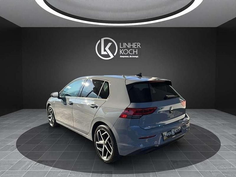 Gebraucht VW Golf VIII Life 110 PS (80 kW) 2021 Grau Limousine