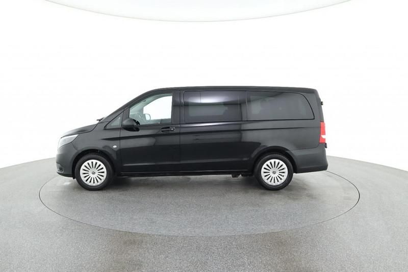 Gebraucht Mercedes Vito 163 PS (119 kW) 2023 Obsidianschwarz meta Van