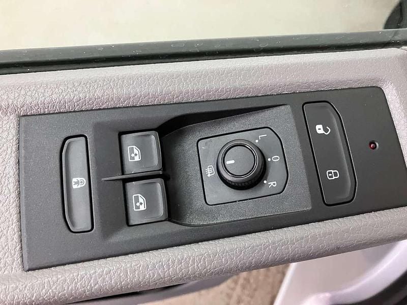 Gebraucht VW Transporter 150 PS (110 kW) 2024 Silber  metallic Van