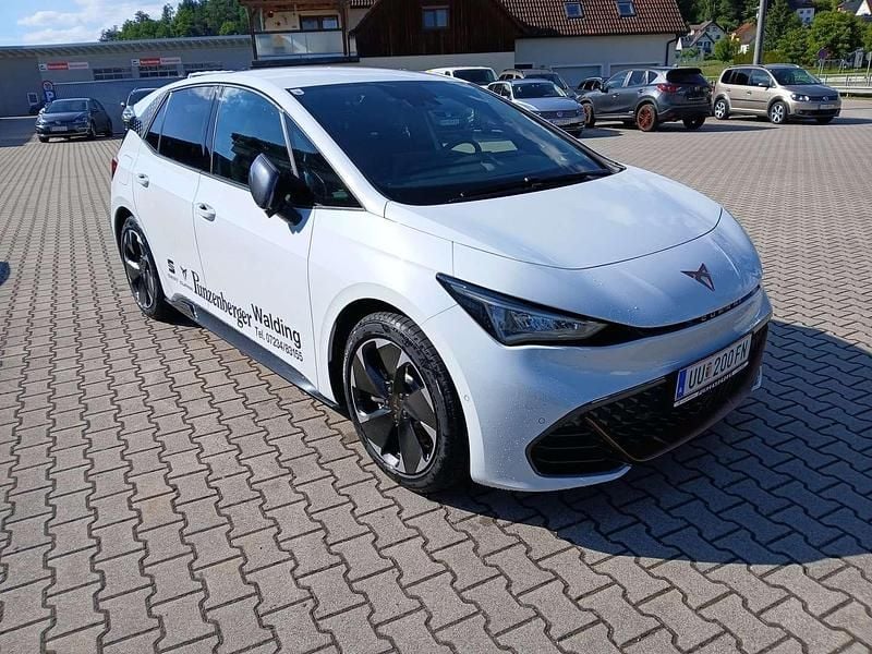 Neu Cupra Born e-Boost 169 kW (231 PS) 2025 Weiß Kleinwagen