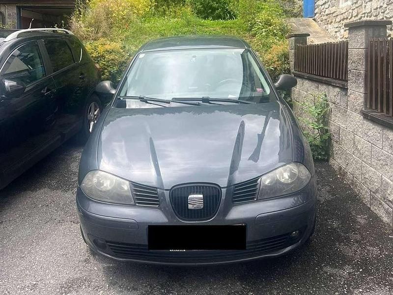 Grau Gebraucht 2007 Seat Cordoba Reference Limousine | € 2.300 - Bild 1/4