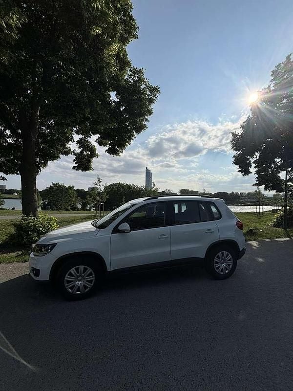 Weiß Gebraucht 2014 VW Tiguan Trendline SUV | € 10.299 (Fairer Preis) - Bild 1/4