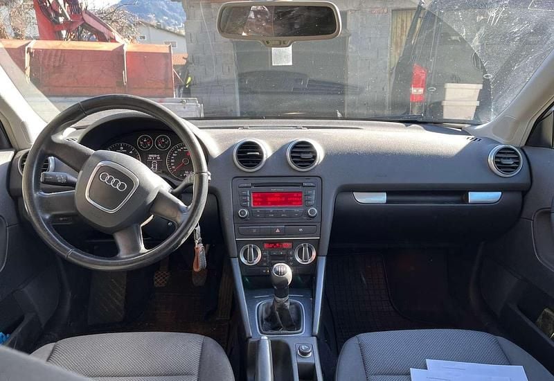 Gebraucht Audi A3 105 PS (77 kW) 2010 Grau Limousine