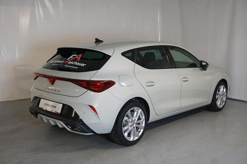 Neu Cupra Leon 150 PS (110 kW) 2026 Hellgrau  metallic
