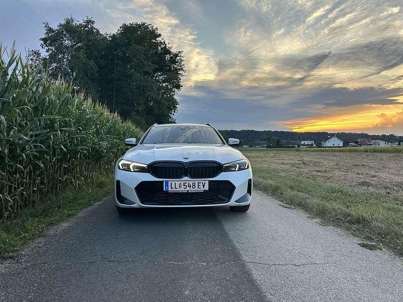Gebraucht BMW 330e M Performance 292 PS (214 kW) 2022 Weiß Kombi