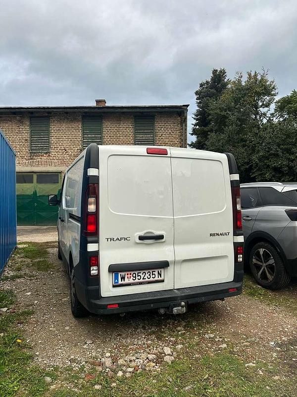 Gebraucht Renault Trafic 116 PS (85 kW) 2016 Weiß Van / Kleinbus