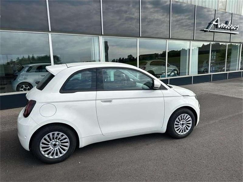 Gebraucht Fiat 500e 86 kW (118 PS) 2023 Weiß weiss  metallic Kleinwagen