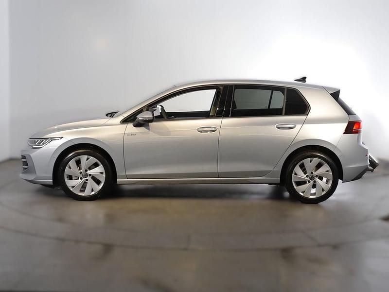Neu VW Golf VIII 115 PS (84 kW) 2026 Silber  metallic Limousine