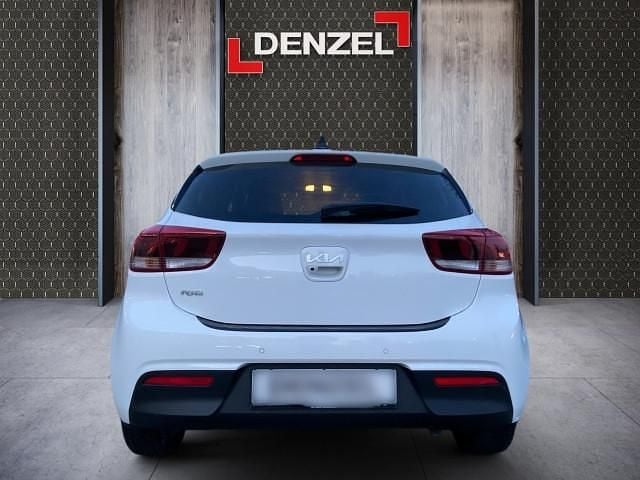 Gebraucht Kia Rio 120 PS (88 kW) 2022 Weiß Limousine