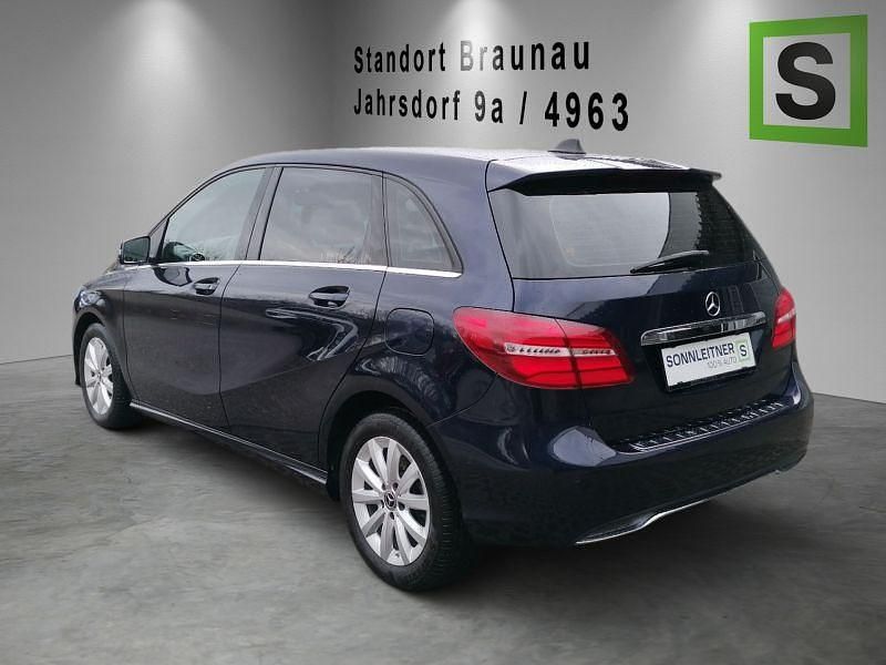 Gebraucht Mercedes B180 109 PS (80 kW) 2017 Blau Van / Kleinbus