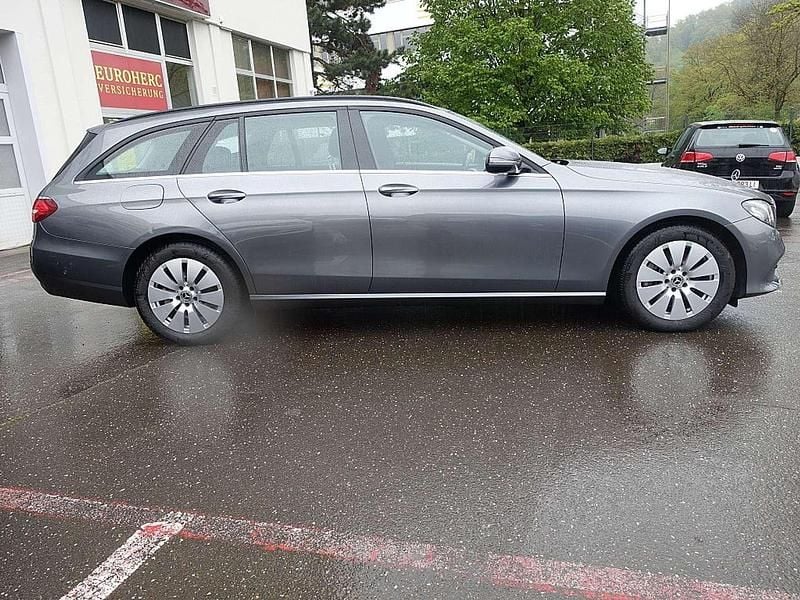 Gebraucht Mercedes E220 Edition 194 PS (142 kW) 2017 Grau Kombi