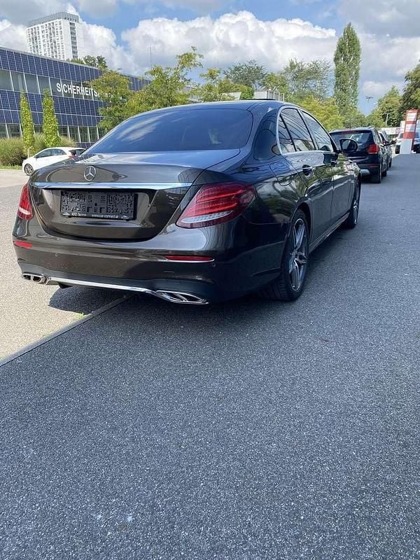 Gebraucht Mercedes E220 AMG 194 PS (142 kW) 2016 Limousine