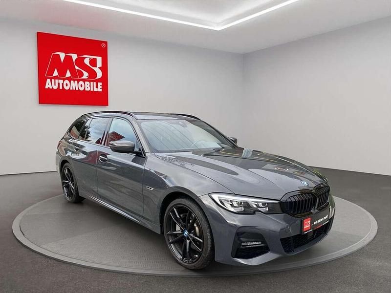 Grau Gebraucht 2022 BMW 330 M Sport Kombi | € 36.990 (Etwas zu teuer) - Bild 1/4