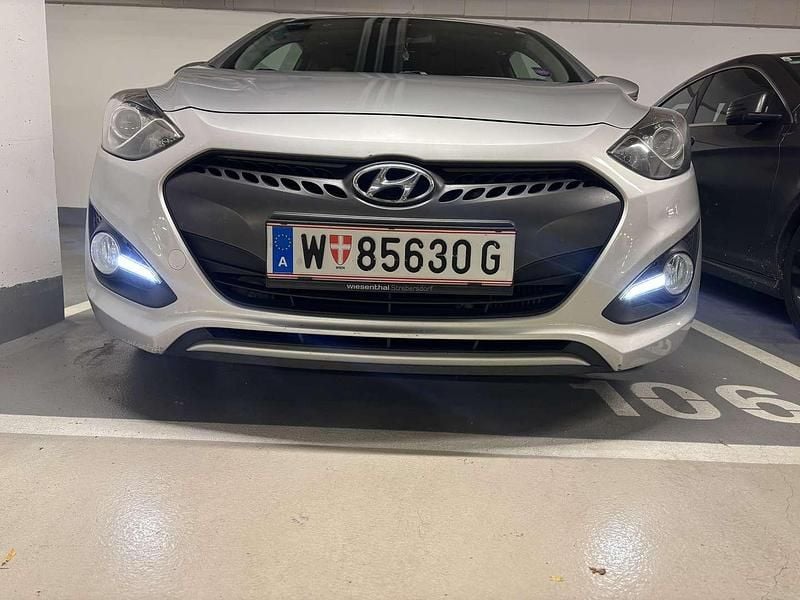 Gebraucht Hyundai i30 90 PS (66 kW) 2014 Silber Coupé