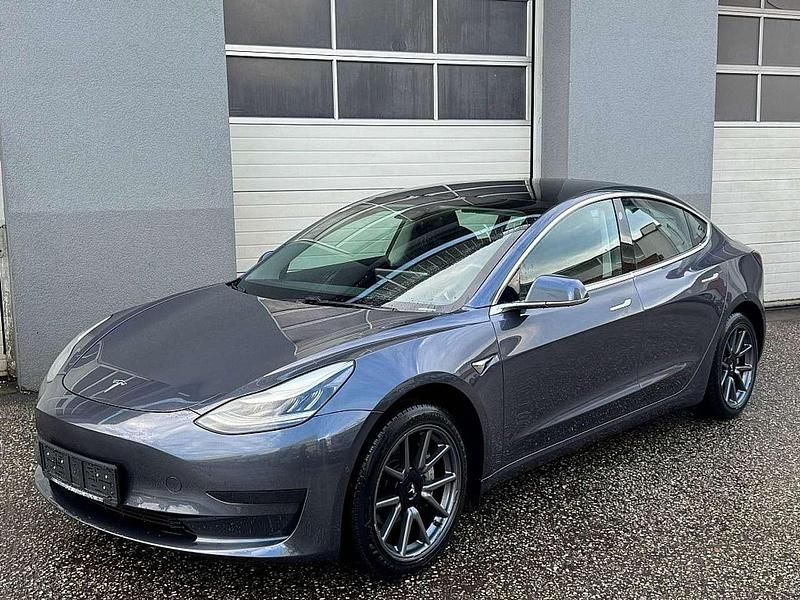 Grau Gebraucht 2020 Tesla Model 3 Limousine | € 21.990 (Guter Preis) - Bild 1/4