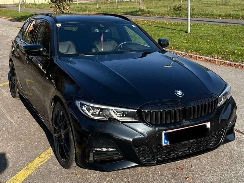 Schwarz Gebraucht 2020 BMW 318 M Sport Kombi | € 30.500 (Fairer Preis) - Bild 1/4