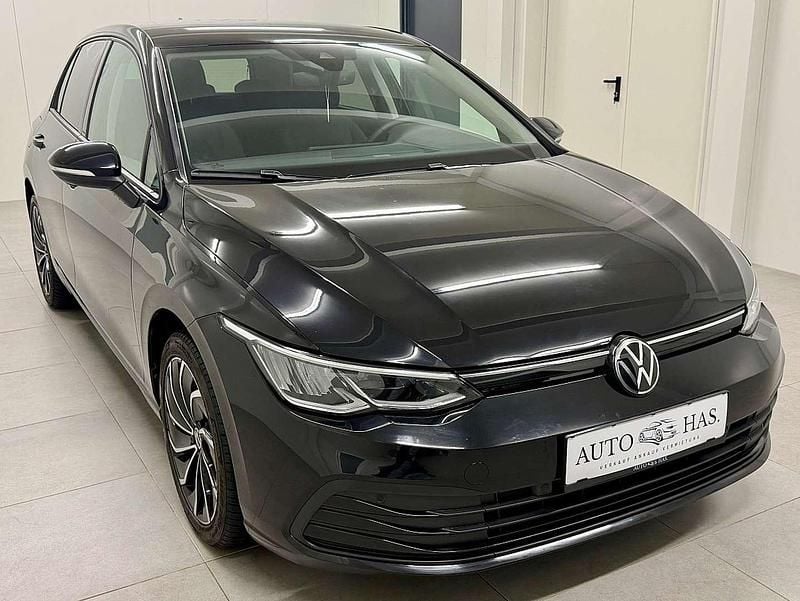 Schwarz Gebraucht 2024 VW Golf VIII Life Limousine | € 23.950 (Guter Preis) - Bild 1/4