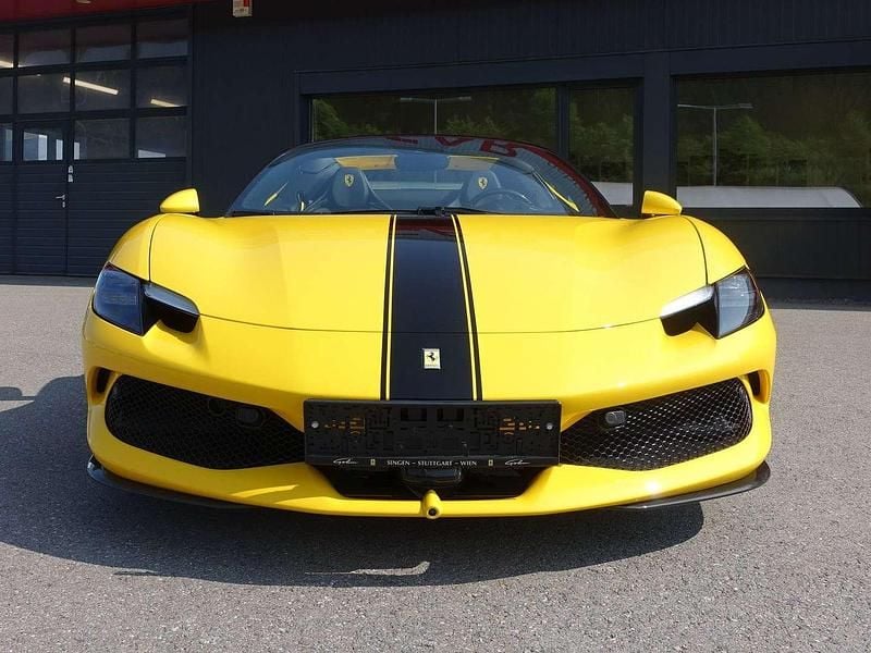 Gelb Gebraucht 2023 Ferrari 296 Cabrio | € 339.900 - Bild 1/4