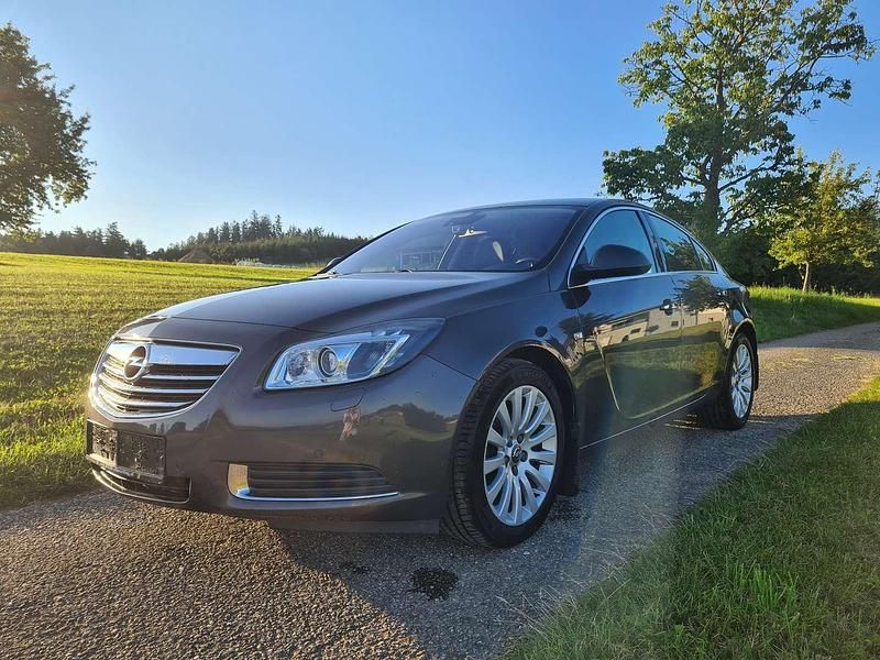 Grau Gebraucht 2010 Opel Insignia Cosmo Limousine | € 4.400 (Etwas zu teuer) - Bild 1/4