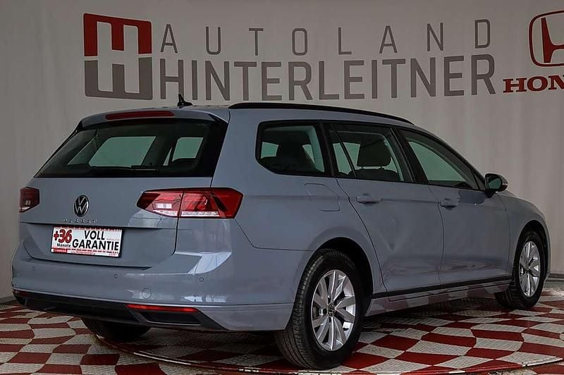 Gebraucht VW Passat 122 PS (89 kW) 2022 Grau Kombi
