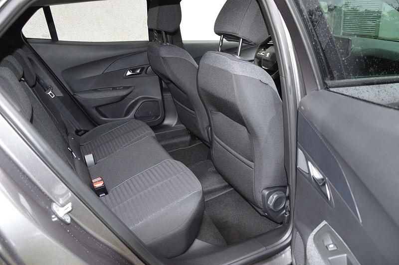 Gebraucht Peugeot 2008 Style 110 PS (80 kW) 2022 Grau SUV