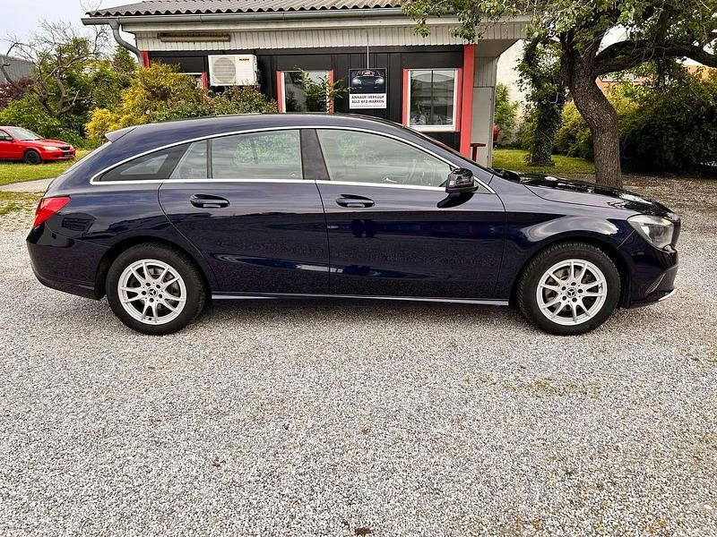 Gebraucht Mercedes CLA180 Avantgarde 116 PS (85 kW) 2018 Blau Limousine