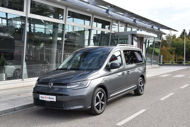 Mittelgrau metallic Gebraucht 2024 VW Caddy Maxi Style Van / Kleinbus | € 42.980 - Bild 1/4