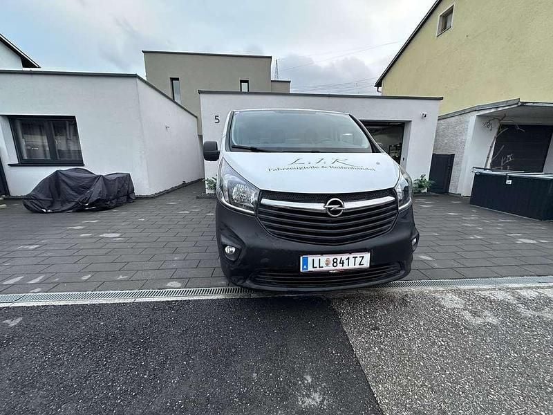 Gebraucht Opel Vivaro 125 PS (91 kW) 2017 Weiß Van / Kleinbus