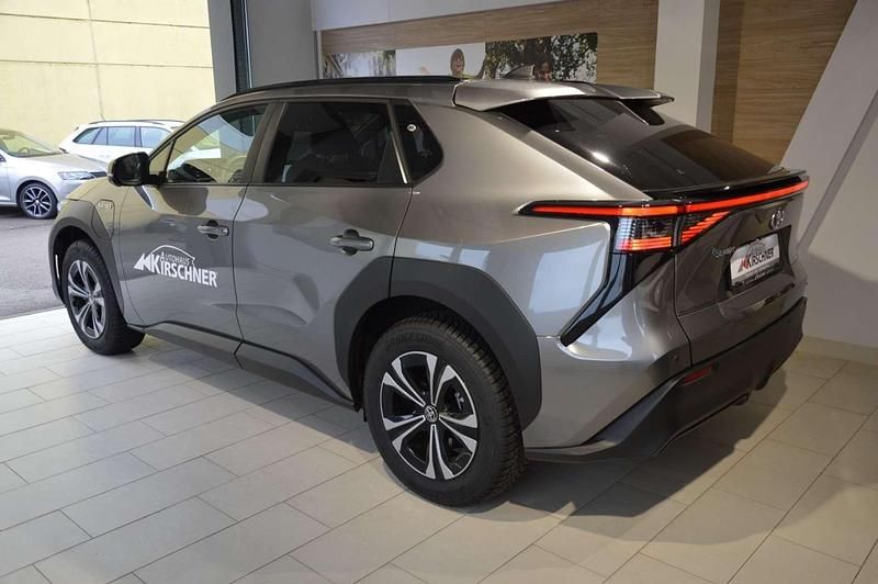 Gebraucht Toyota bZ4X 160 kW (218 PS) 2023 Silber  metallic SUV