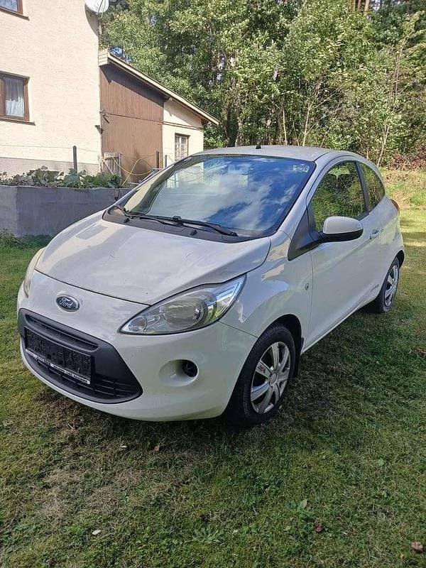 Gebraucht Ford Ka Trend 69 PS (50 kW) 2013 Weiß Kleinwagen