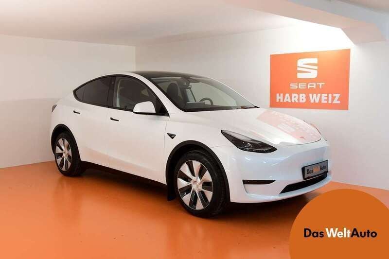 Weiss normal Gebraucht 2023 Tesla Model Y Long Range AWD SUV | € 35.880 (Fairer Preis) - Bild 1/4