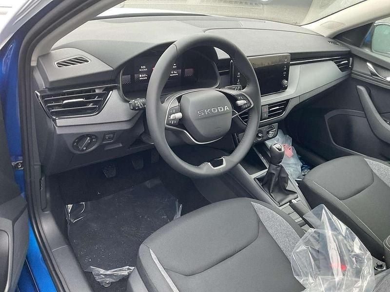 Blau Neu 2025 Skoda Scala Essence Kleinwagen | € 22.615 (Guter Preis) - Bild 1/2