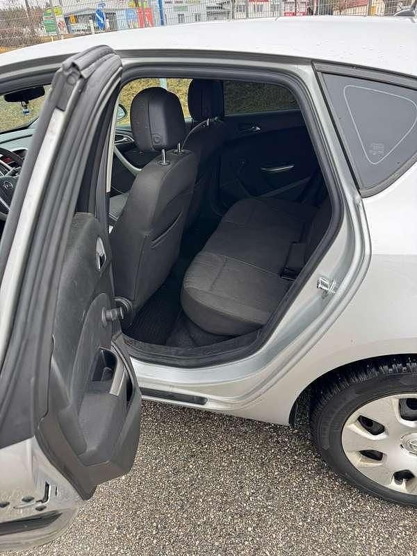 Gebraucht Opel Astra 101 PS (74 kW) 2010 Kombi