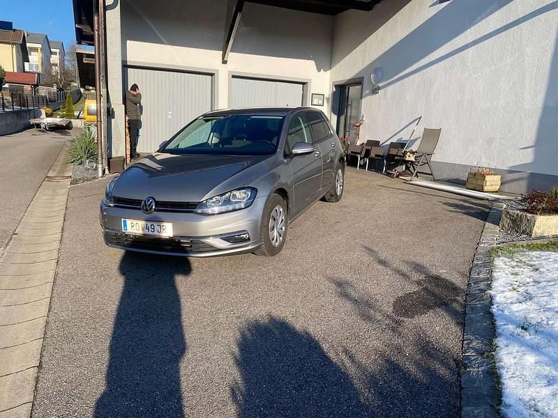 Gebraucht VW Golf VII 90 PS (66 kW) 2017 Grau Limousine