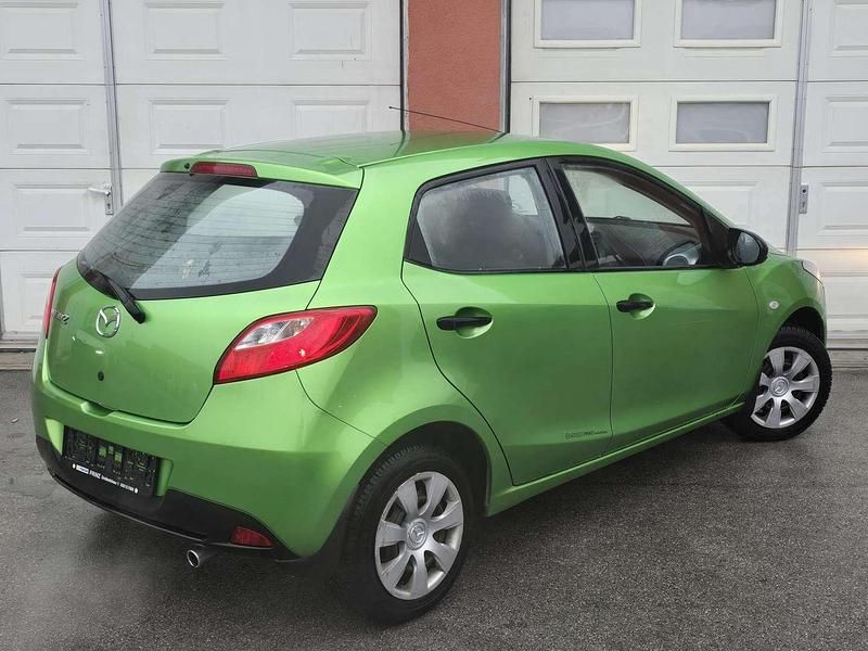 Gebraucht Mazda 2 75 PS (55 kW) 2009 Grün Kleinwagen