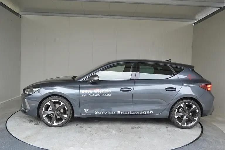 Neu Cupra Leon 150 PS (110 kW) 2025 Dunkelgrau  metallicperleffekt