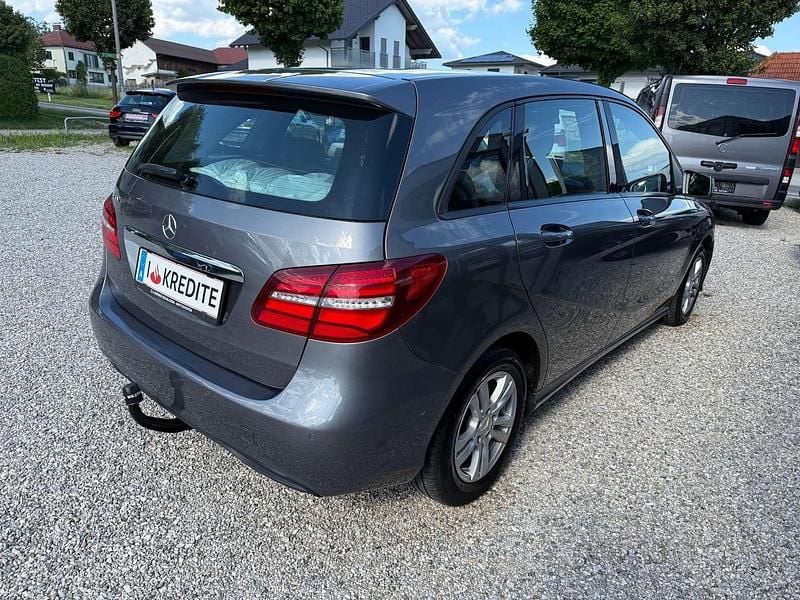 Gebraucht Mercedes B180 122 PS (89 kW) 2016 Grau Van / Kleinbus