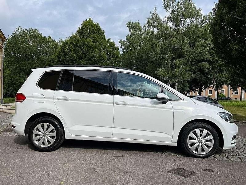 Gebraucht VW Touran 116 PS (85 kW) 2020 Weiß Van / Kleinbus