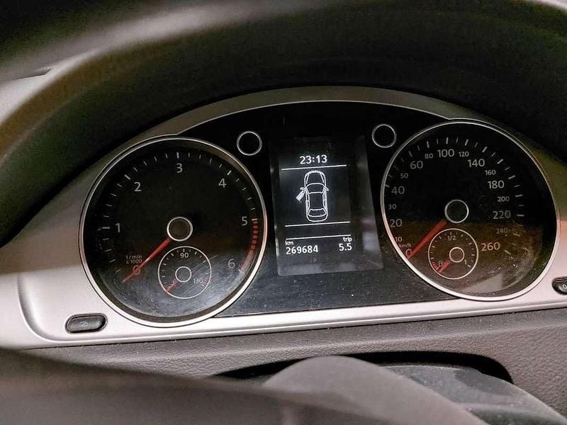 Gebraucht VW Passat 105 PS (77 kW) 2011 Schwarz Limousine