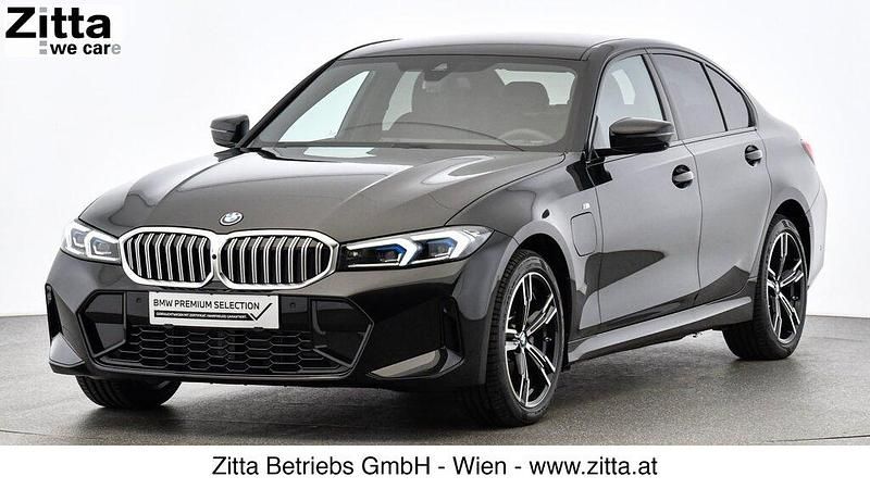 Saphirschwarz metall Gebraucht 2024 BMW 330e | € 51.990 - Bild 1/1