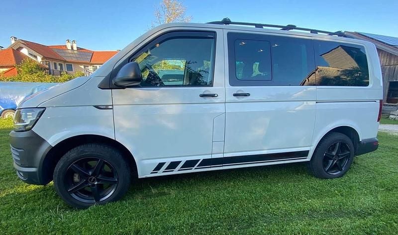 Weiß Gebraucht 2016 VW Caravelle Highline Van / Kleinbus | € 22.700 - Bild 1/4