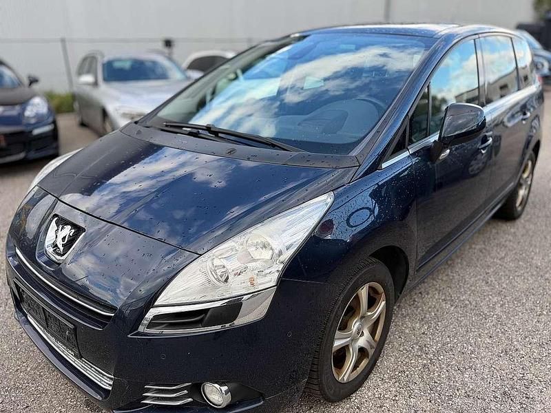 Grau Gebraucht 2010 Peugeot 5008 Van / Kleinbus | € 2.590 (Guter Preis) - Bild 1/4