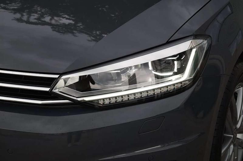 Neu VW Touran 150 PS (110 kW) 2025 Grau Van / Kleinbus