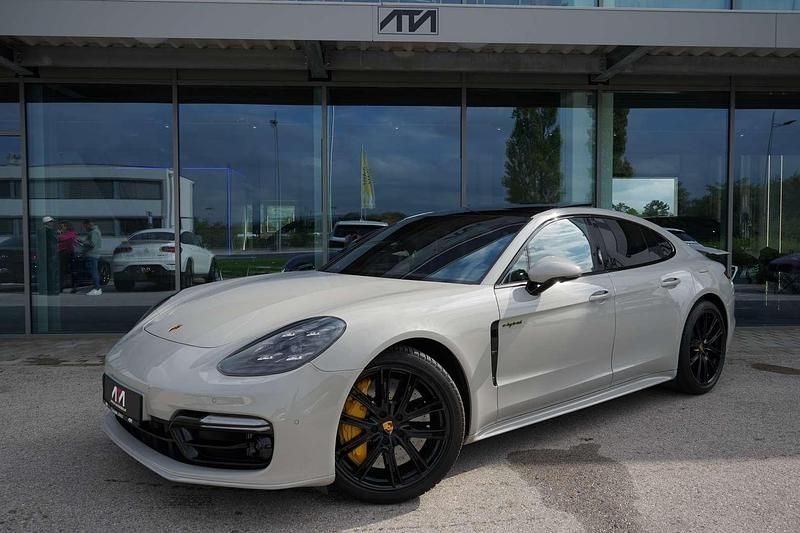 Grau Gebraucht 2018 Porsche Panamera Turbo S Limousine | € 89.990 - Bild 1/4
