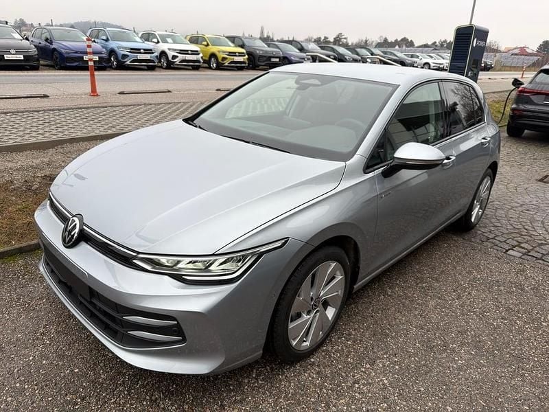 Neu VW Golf VIII 115 PS (84 kW) 2026 Silber  metallic