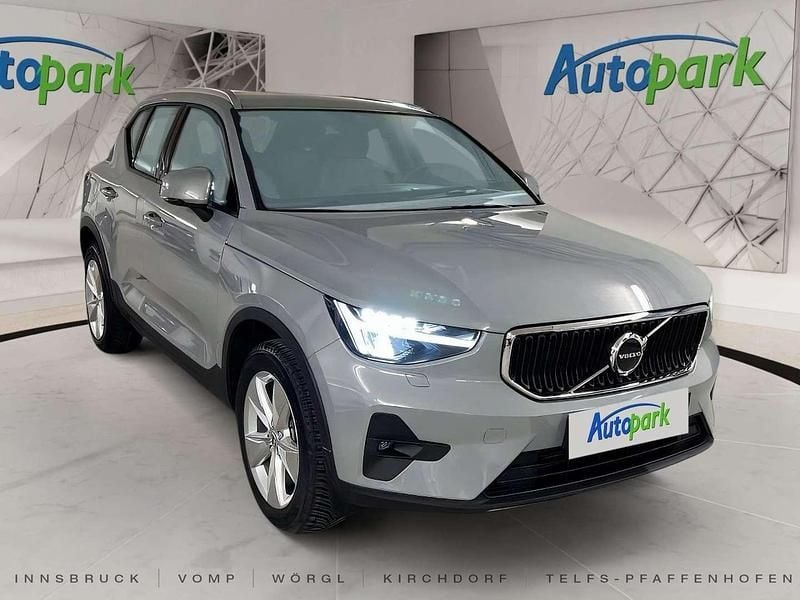 Gebraucht Volvo XC40 129 PS (94 kW) 2023 Grau SUV