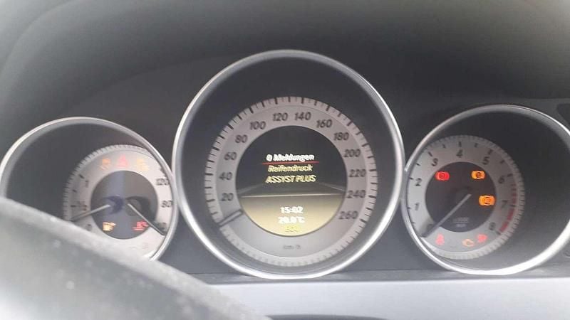 Gebraucht Mercedes C180 156 PS (114 kW) 2011 Silber Coupé