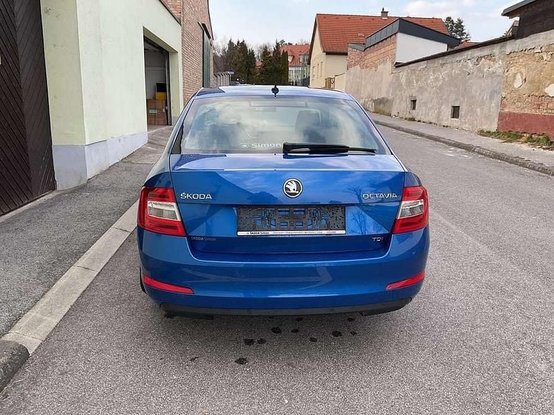 Gebraucht Skoda Octavia Elegance 150 PS (110 kW) 2013 Blau Limousine
