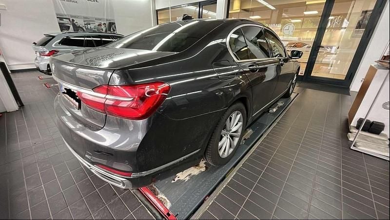 Gebraucht BMW 730 265 PS (194 kW) 2016 Limousine