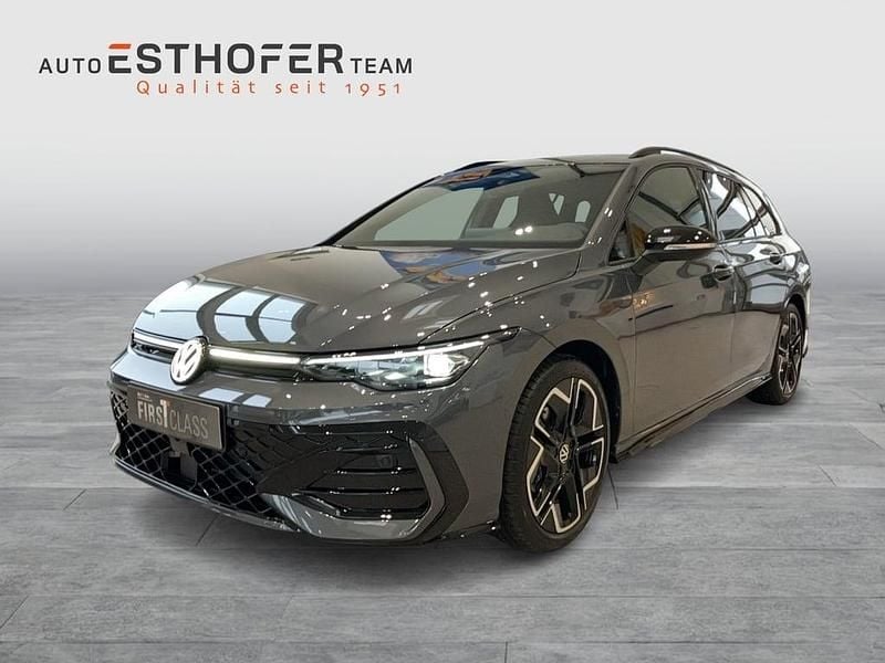 Mittelgrau metallic Neu 2025 VW Golf VIII Sport Kombi | € 36.990 (Etwas zu teuer) - Bild 1/4